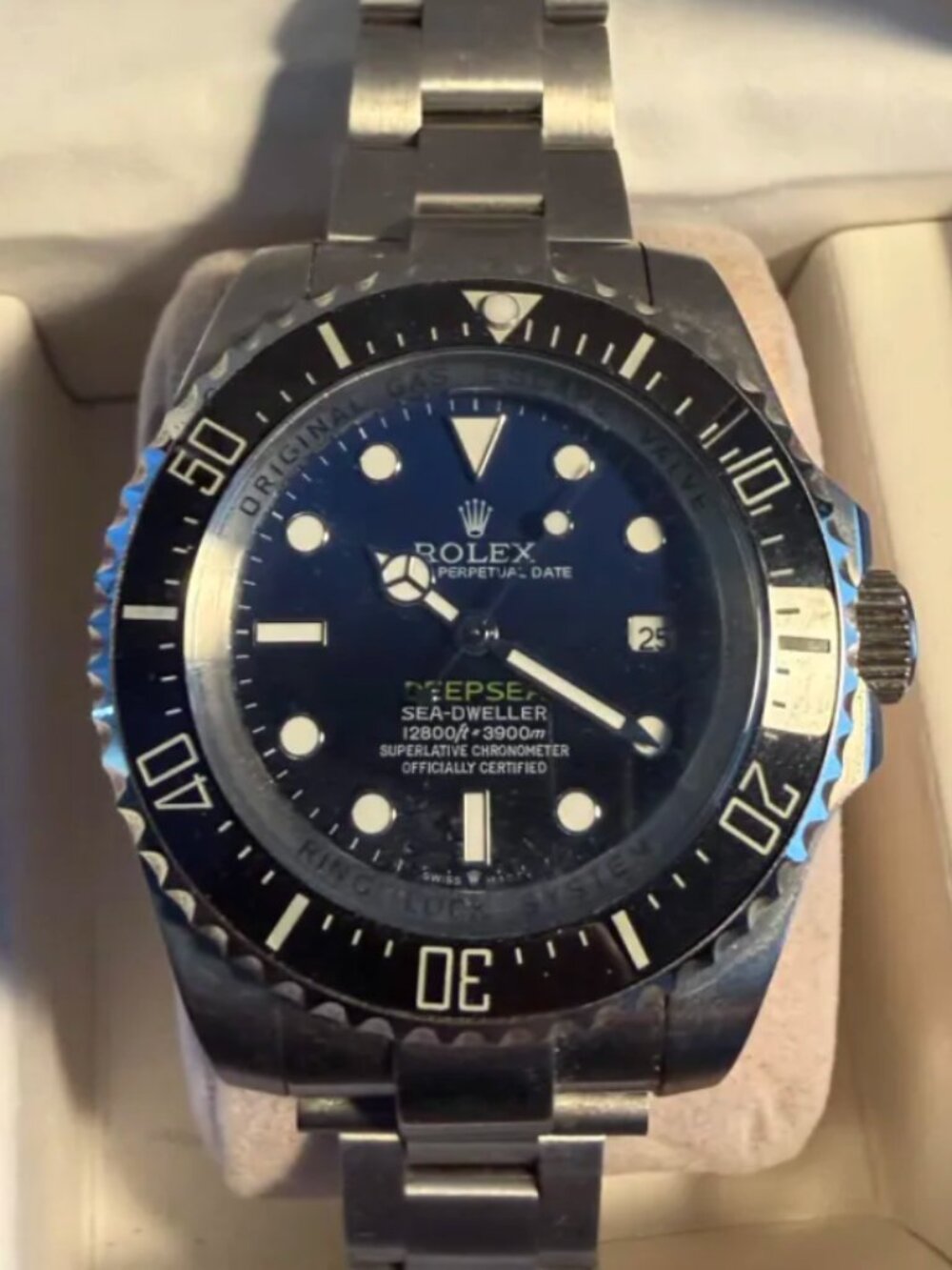 Iconic Sea-Dweller with Enigmatic Blue Gradient – 44mm Steel Oyster Watch